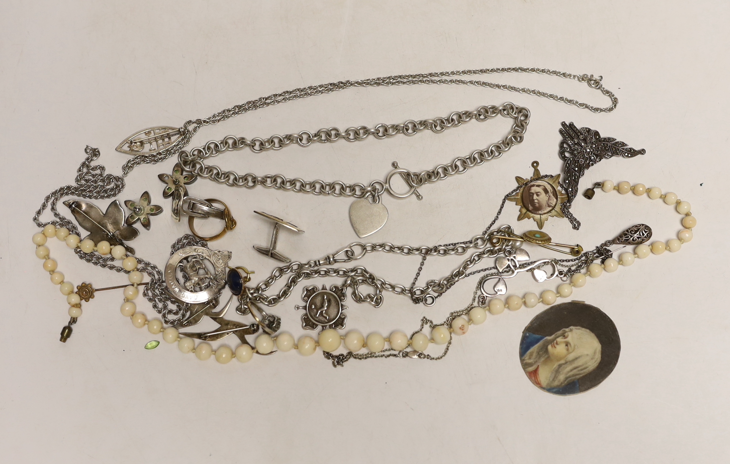A small group of assorted mainly silver jewellery, including an albert, Scottish 'Gang Warily' brooch and bird brooch and other items including 925 cufflinks and '9ct and silver' dress ring.